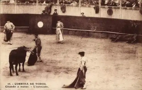 Ak España, Corrida de Toros, Citando a matar