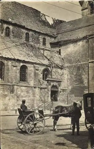 Foto Ak Kutsche, Pferd, Zerstörtes Haus, Soldat