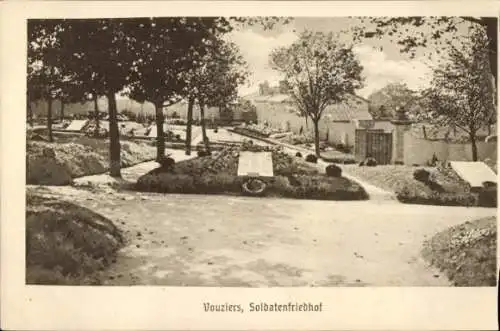 Ak Vouziers Ardennes, Soldatenfriedhof, Gräber zwischen Bäumen und Wegen