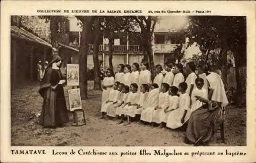 Ak Tamatave Toamasina Madagaskar, Lecon de Catéchisme aux petites filles Malgaches