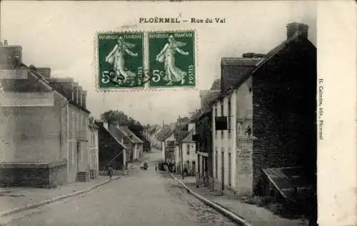 Ak Ploermel Morbihan, Straße Rue du Val, Häuser, Menschen,  , Stempel