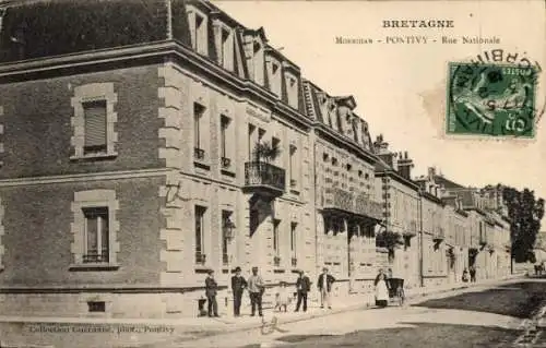 Ak Pontivy Morbihan, Rue Nationale, Gebäude, Menschen, Bretagne