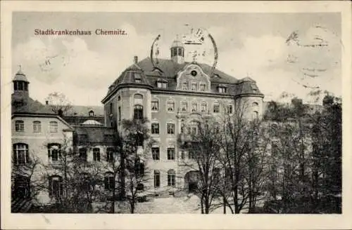 Ak Chemnitz in Sachsen, Stadtkrankenhaus,  Architektur, Bäume im Vordergrund