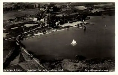 Ak Ilmenau in Thüringen, Fliegeraufnahme, Badeanstalt. großer Teich