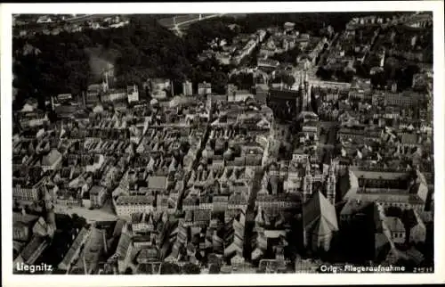 Ak Legnica Liegnitz Schlesien, Luftaufnahme von   Architektur, viele Dächer