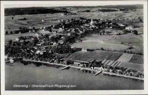 Ak Chieming am Chiemsee Oberbayern, Luftbildaufnahme von  Chiemsee, Foto aus Flugzeug