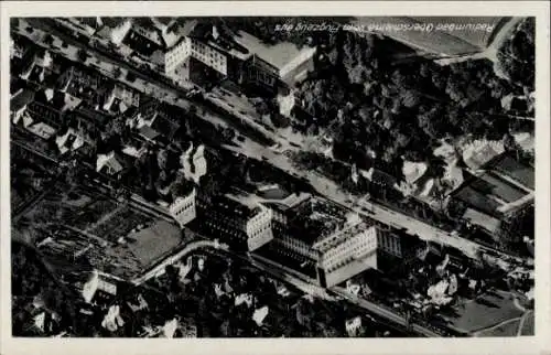 Ak Oberschlema Bad Schlema im Erzgebirge, Luftaufnahme von Radiumbad  Gebäude und Straßen sichtba