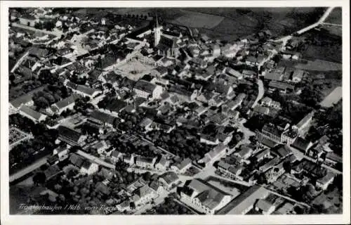 Ak Frontenhausen in Niederbayern, Luftaufnahme von  strukturierte Stadtansicht, Kirchen, Felder