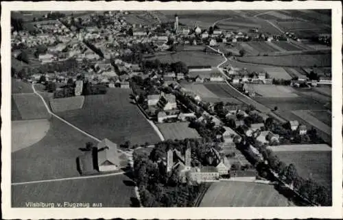 Ak Vilsbiburg in Niederbayern, Luftaufnahme von  zeigt Landschaft und Gebäude