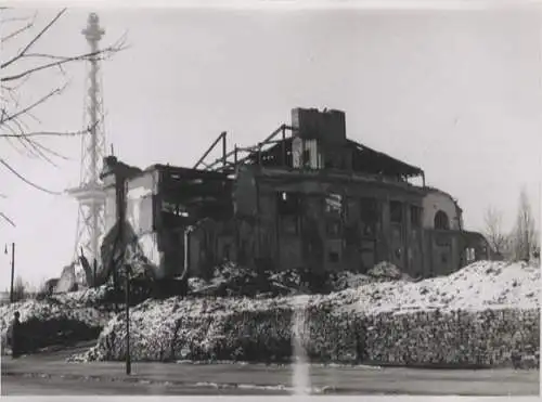 Original Foto Berlin Charlottenburg, Messehallen, Funkturm, um 1946, ca. 13 x 18 cm