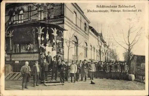 Ak Berlin Zehlendorf, Schützenhaus, Machnower Straße, Gäste, Soldaten