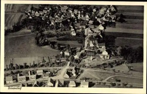 Ak Drosendorf an der Thaya Niederösterreich, Luftaufnahme des Dorfes, viele Dächer, Felder und St