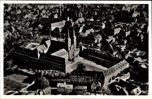 Ak Bamberg in Oberfranken, Luftaufnahme von  Michaelsberg, Kathedrale,  Gebäude