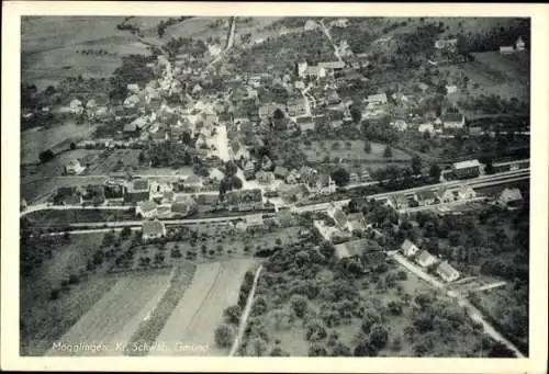 Ak Mögglingen im Ostalbkreis, Luftaufnahme von  zahlreiche Häuser, Felder, Bäume