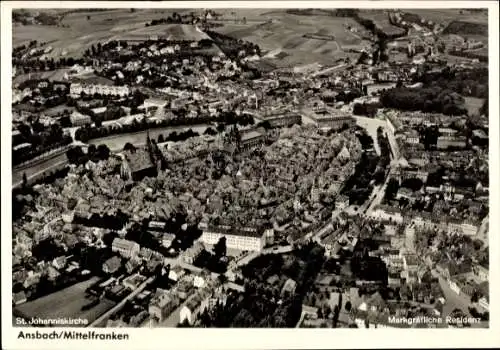 Ak Ansbach in Mittelfranken Bayern, Luftaufnahme der Stadt, St. Johanniskirche, Markgräfliche Res