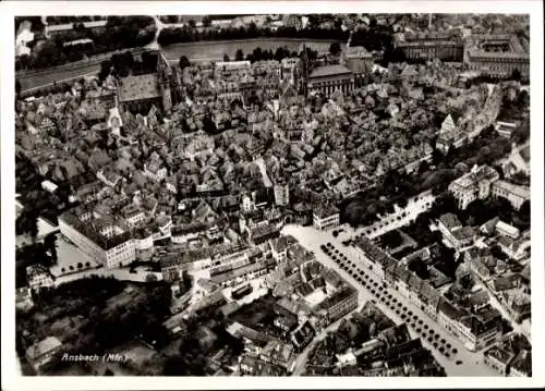 Ak Ansbach in Mittelfranken Bayern, Luftaufnahme von   Architektur, zahlreiche Dächer, grüne Fläc