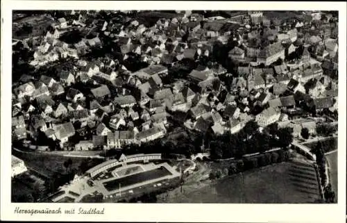Ak Herzogenaurach in Mittelfranken, Fliegeraufnahme, Stadtbad