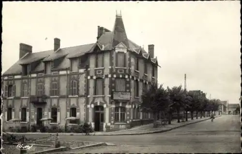 Ak Villefranche sur Cher Loir et Cher, Hôtel de Marseille et Avenue de la Gare