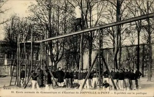 Ak Joinville le Pont Val de Marne, Ecole Normale de Gymnastique, Equilibre sur le portique