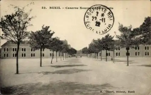 Ak Rueil Malmaison Hauts de Seine, Caserne Nouve Bitiments, Bäume, Wohngebäude, Straße