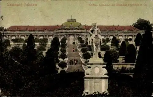 Ak Potsdam Sanssouci, Schloss Sanssouci, Denkmal Friedrich d. Or., Gartenanlagen, Statue