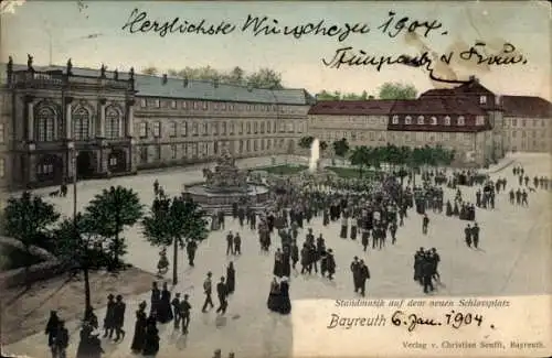 Ak Bayreuth in Oberfranken, Standmusik, neues Schloss, Schlossplatz, viele Menschen, historisc...