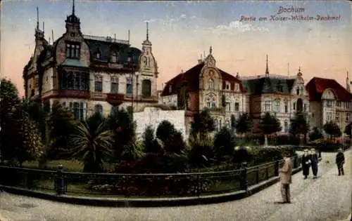 Ak Bochum im Ruhrgebiet, Historische Gebäude, Kaiser-Wilhelm-Denkmal, Parkanlage, Spaziergänger