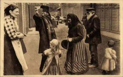 Ak Ostpreußen, Ostpreußischer Veteran mit seiner Familie auf der Flucht