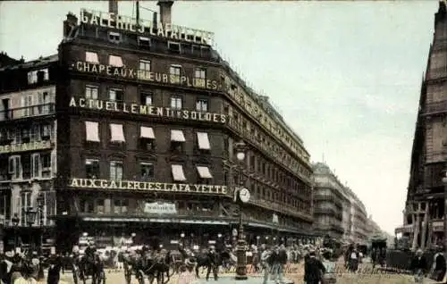 Ak Paris IX Boulevard de Capucines, Galeries Lafayette, Schaufenster, Werbung, Menschenmenge, ...
