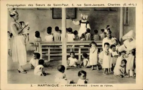 Ak Fort de France Martinique, Szenen aus einer Krippe, Kinder und Betreuerinnen, ruhiger Innen...