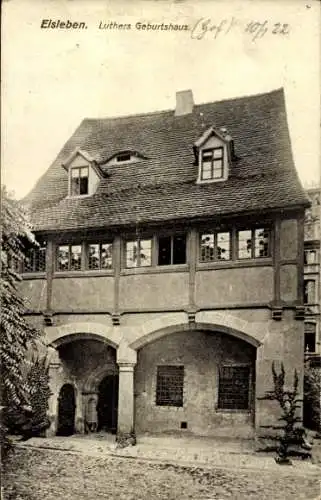 Ak Lutherstadt Eisleben, Geburtshaus von Luther, historisches Gebäude, Stadtansicht