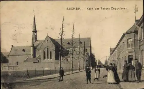 Ak Izegem Iseghem Westflandern, Kirche der Patres Capucinen, Straßenszene, historische Gebäude...