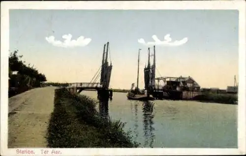 Ak Ter Aar Südholland, Brücke, Kanal, Boote, Gebäude, Himmel mit Wolken