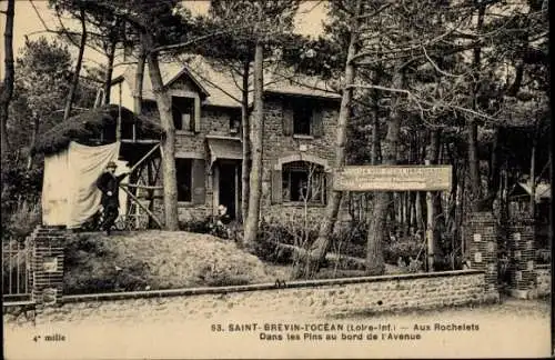 CPA Saint Brévin les Pins Loire Atlantique, Aux Rochelets,dans les Pins au bord de l'Avenue