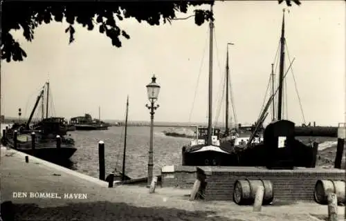 Ak Den Bommel Südholland, Hafenszene, Boote, Laterne, Brücke, ruhiges Wasser