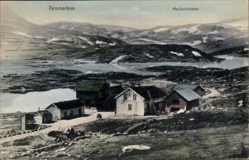 Ak Telemarken Norwegen, Landschaft mit Häusern, Gebirgen und einem See