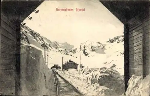 Ak Vatnahalsen Myrdal Norwegen, Bergensbanen,  Schnee, Berge, Gleise, Bahnhof, winterliche Lan...