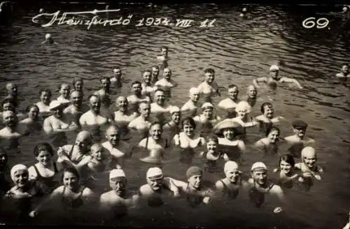 Foto Ak Hévíz Ungarn, Badegäste im Wasser, Gruppenbild 1934