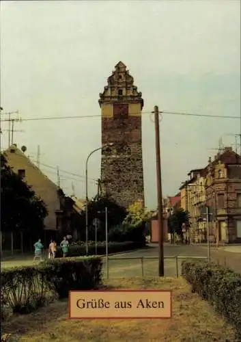 Ak Aken an der Elbe Sachsen Anhalt, Köthener Turm, Straße, Gebäude, Menschen, Grüße aus Aken
