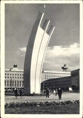 Ak Berlin Tempelhof, Luftbrücken Denkmal