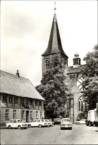 Ak Wittenburg in Mecklenburg, Marktplatz, Kirche, Autos, Bäume