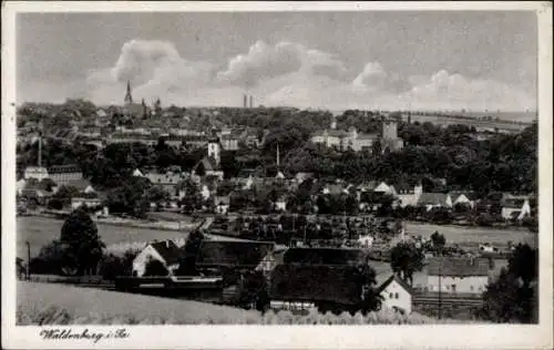 Ak Waldenburg in Sachsen, Stimmungsvolles Stadtbild, Berge, Kirche,  Architektur