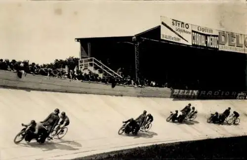 Foto Ak Bordeaux, Radrennbahn, Tribüne, Steherrennen, Demykes, Benasson, Sergenti, Geaget