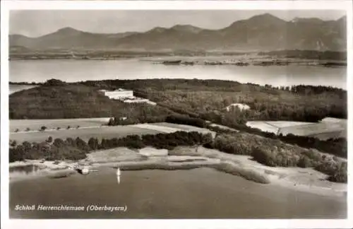 Ak Herrenchiemsee Herreninsel Chiemsee Oberbayern, Fliegeraufnahme, Schloss