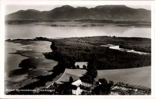 Ak Herrenchiemsee Herreninsel Chiemsee Oberbayern, Fliegeraufnahme, Schloss