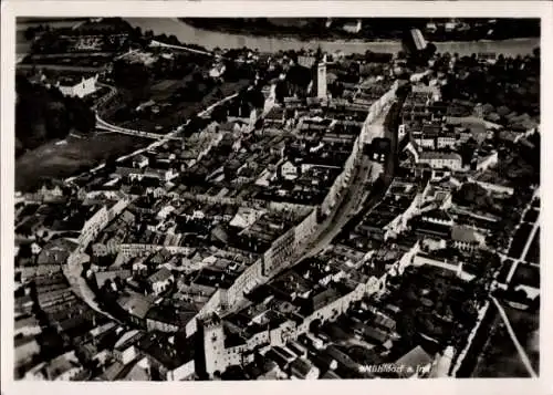 Ak Mühldorf am Inn Oberbayern, Luftaufnahme, Altstadt von Mühldorf, Kirchen, Straßen, Häuser