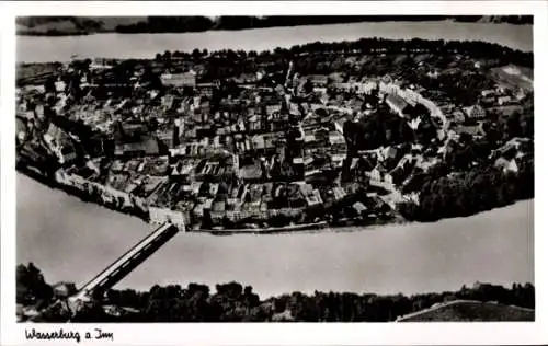 Ak Wasserburg am Inn Oberbayern, Luftaufnahme von Wasserburg, Inn, Brücke