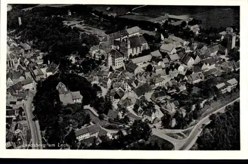 Ak Landsberg am Lech Oberbayern, Luftaufnahme von   Gebäude, Stadtansicht