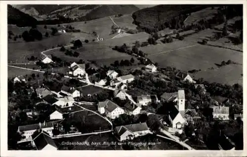 Ak Grünenbach im Allgäu Schwaben, Luftaufnahme von Grünenbad, Häuser, Kirche, Landschaft