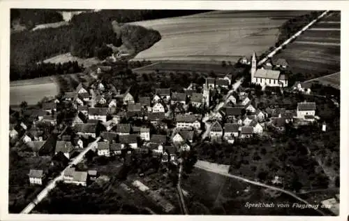 Ak Spraitbach im Ostalbkreis, Luftaufnahme, Dorfansicht, Kirche, Häuser, Landschaft